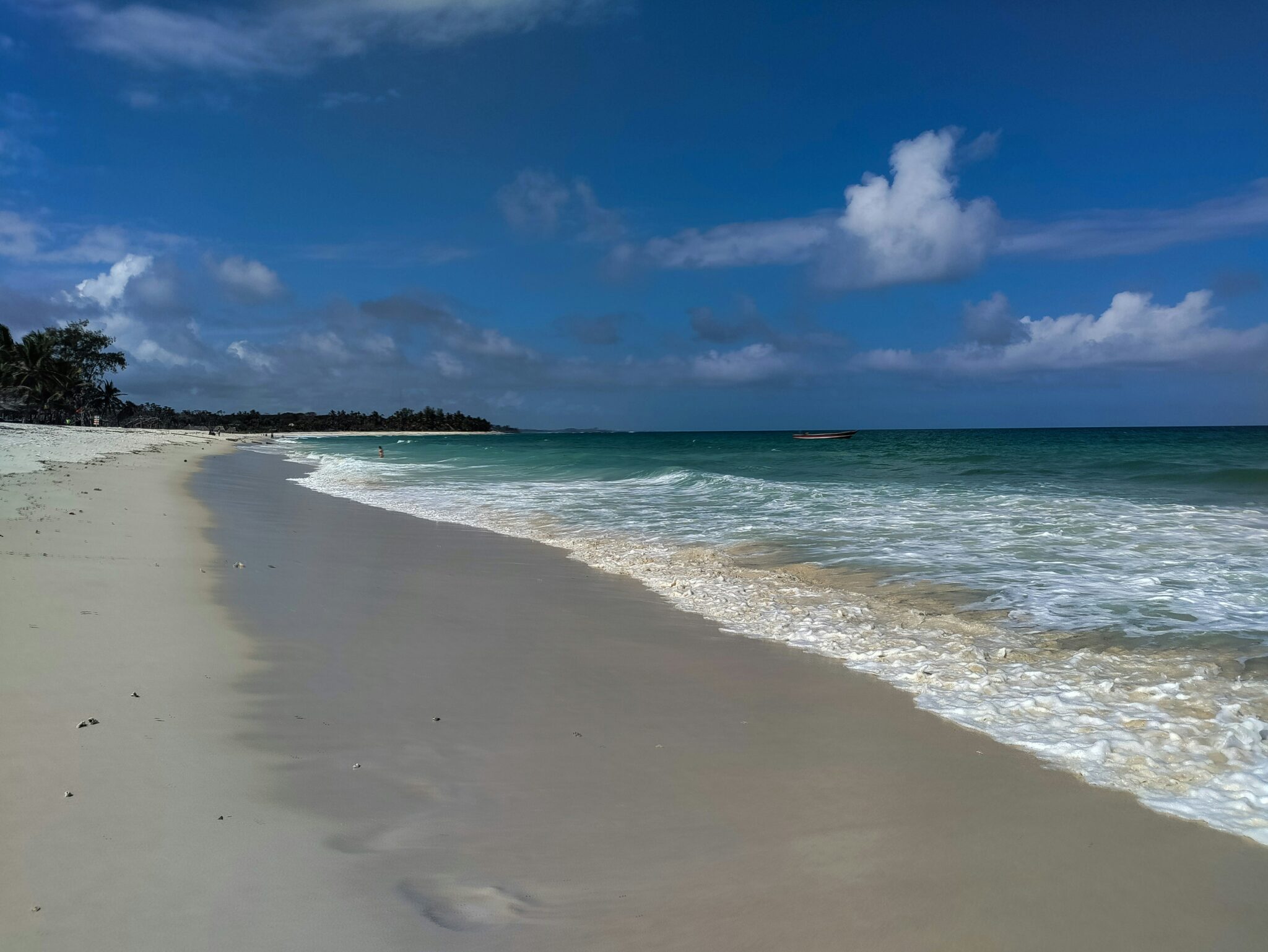 Travel scene for Bush and Beach Budget Kenyan Safari: 5 Days